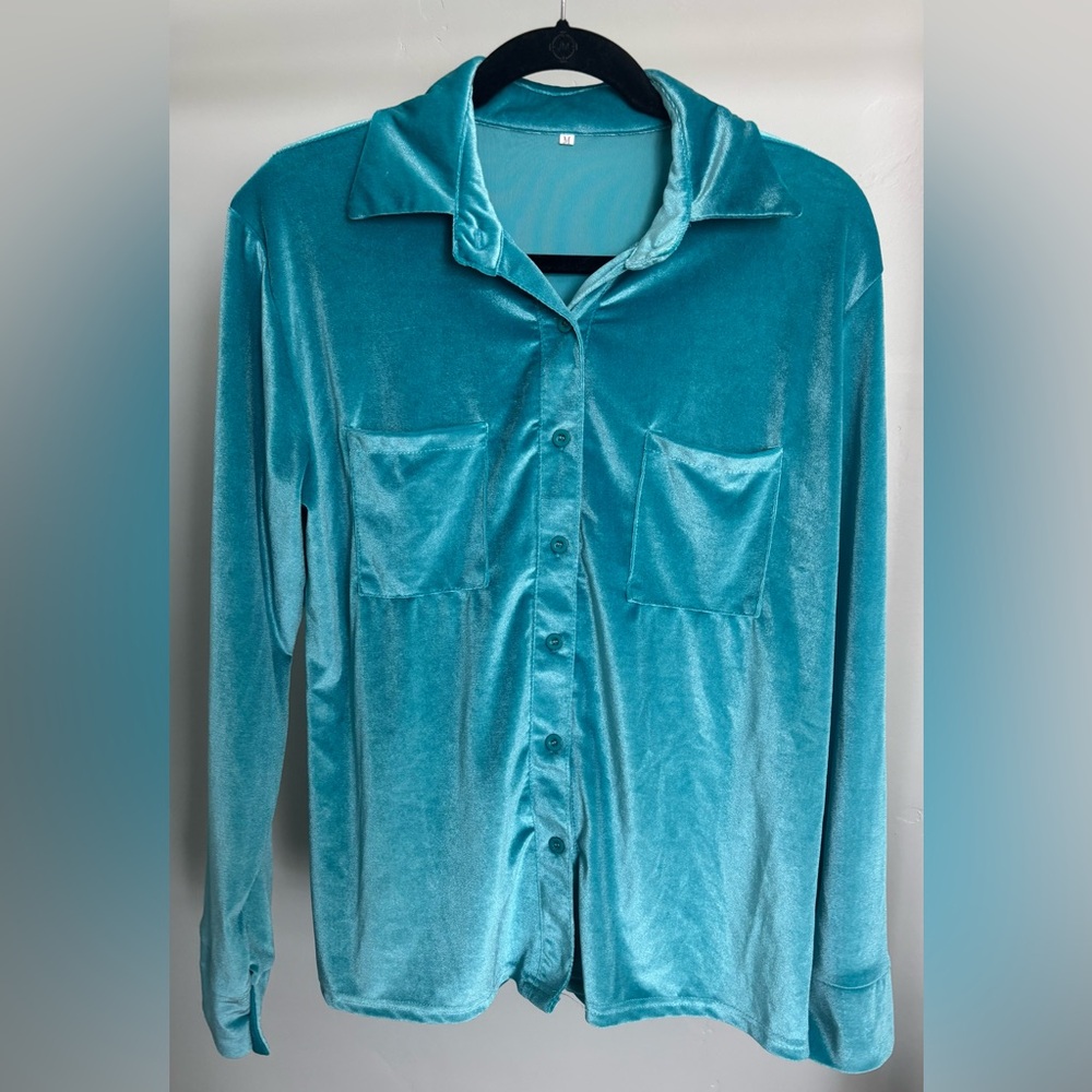 Never been worn- Teal colored velvet button up top